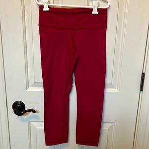 Lulu Lemon Crop Like New Raspberry Leggings
